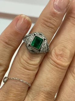 Bague platine émeraude diamants
