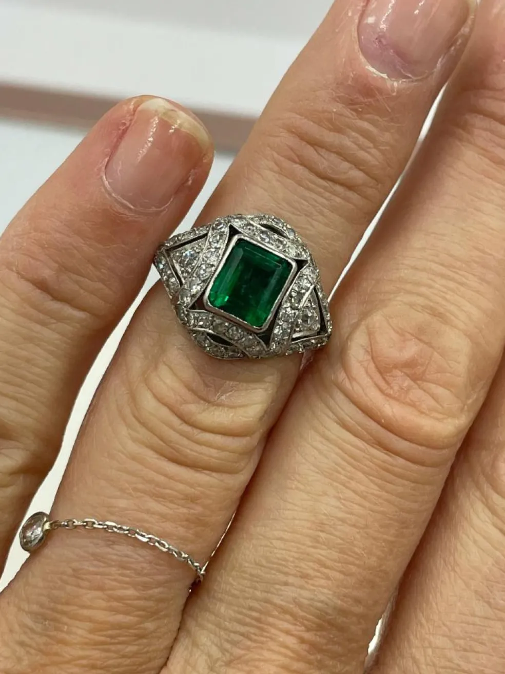 Bague platine émeraude diamants