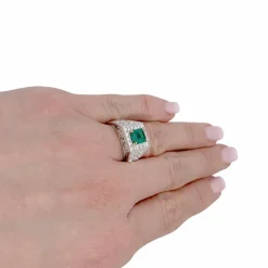 Bague, platine, or jaune, émeraude et diamant.