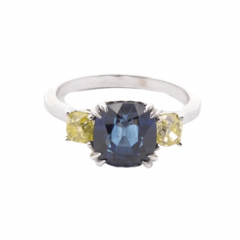 Bague Platine Saphir Diamants jaunes