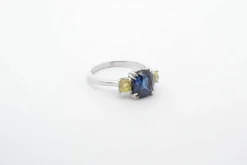 Bague Platine Saphir Diamants jaunes