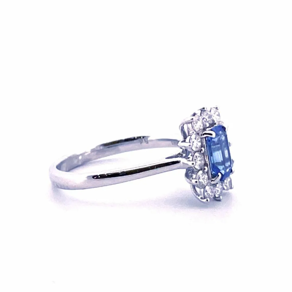 Bague platine saphir taille émeraude diamants