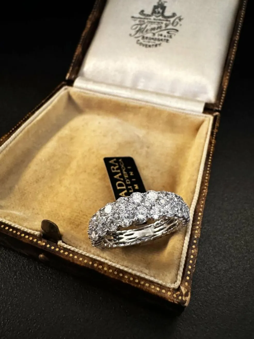 Bague pleine avec diamants