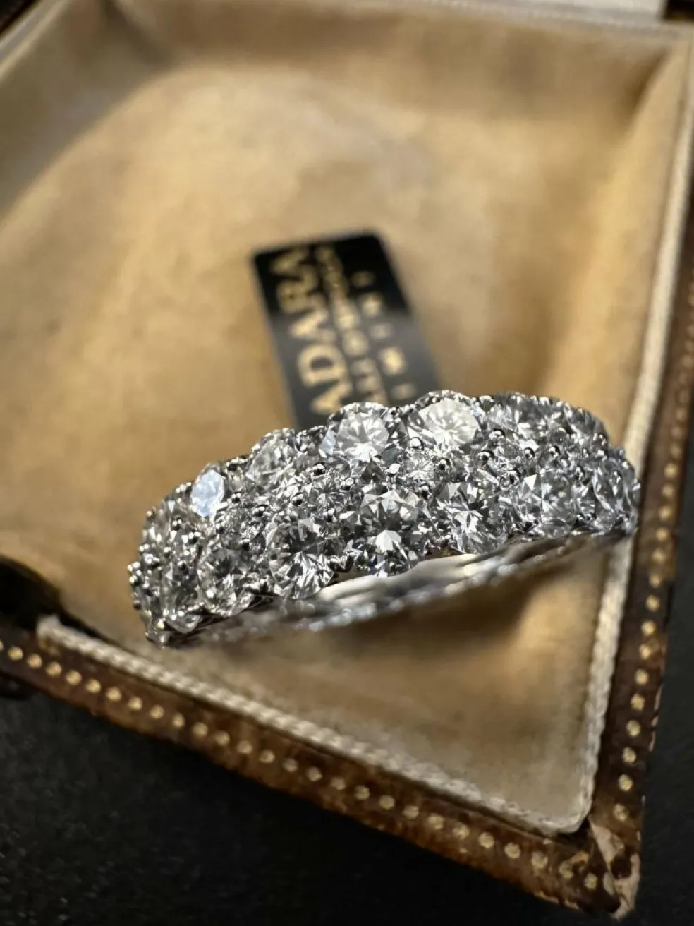 Bague pleine avec diamants