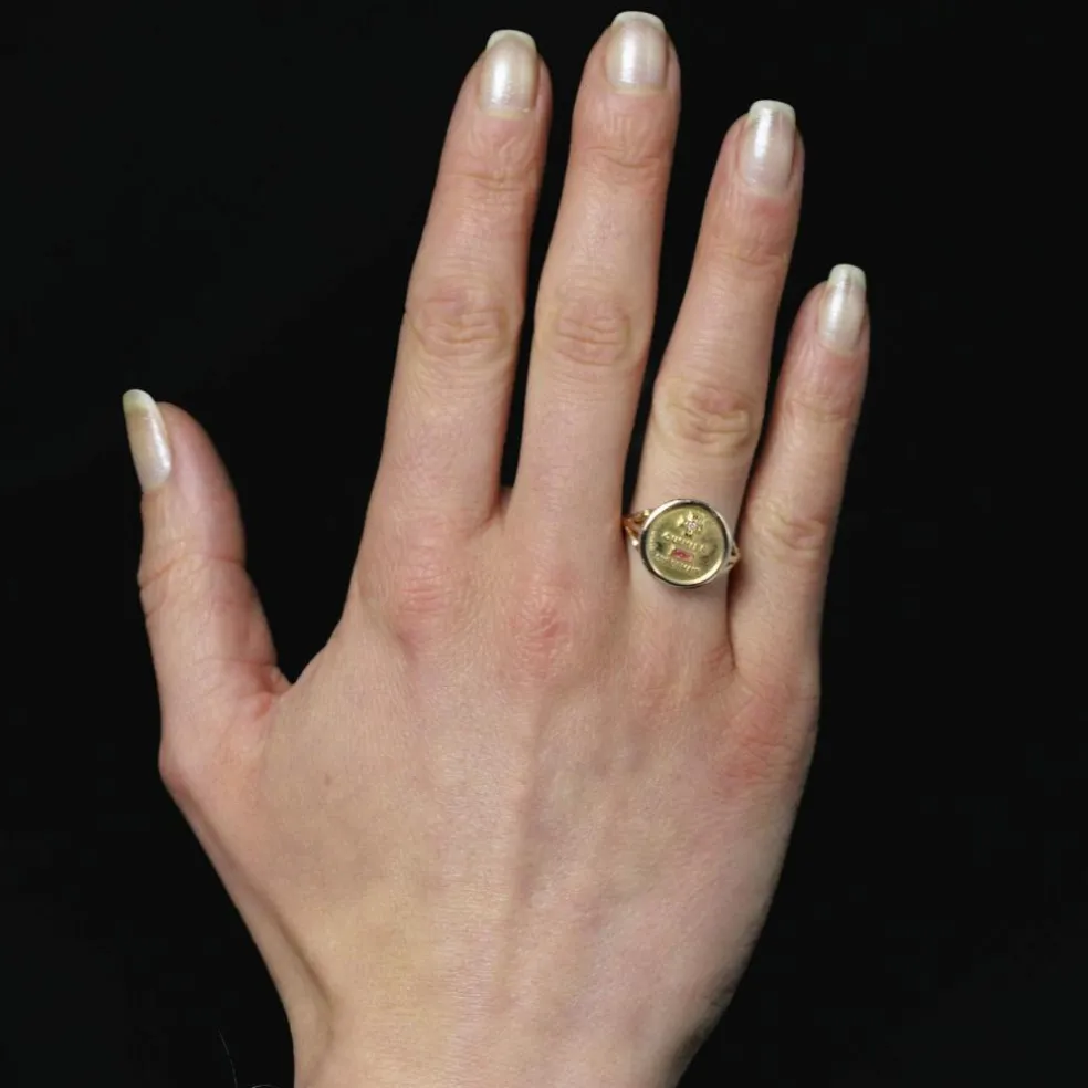 Bague plus qu'hier moins que demain en or