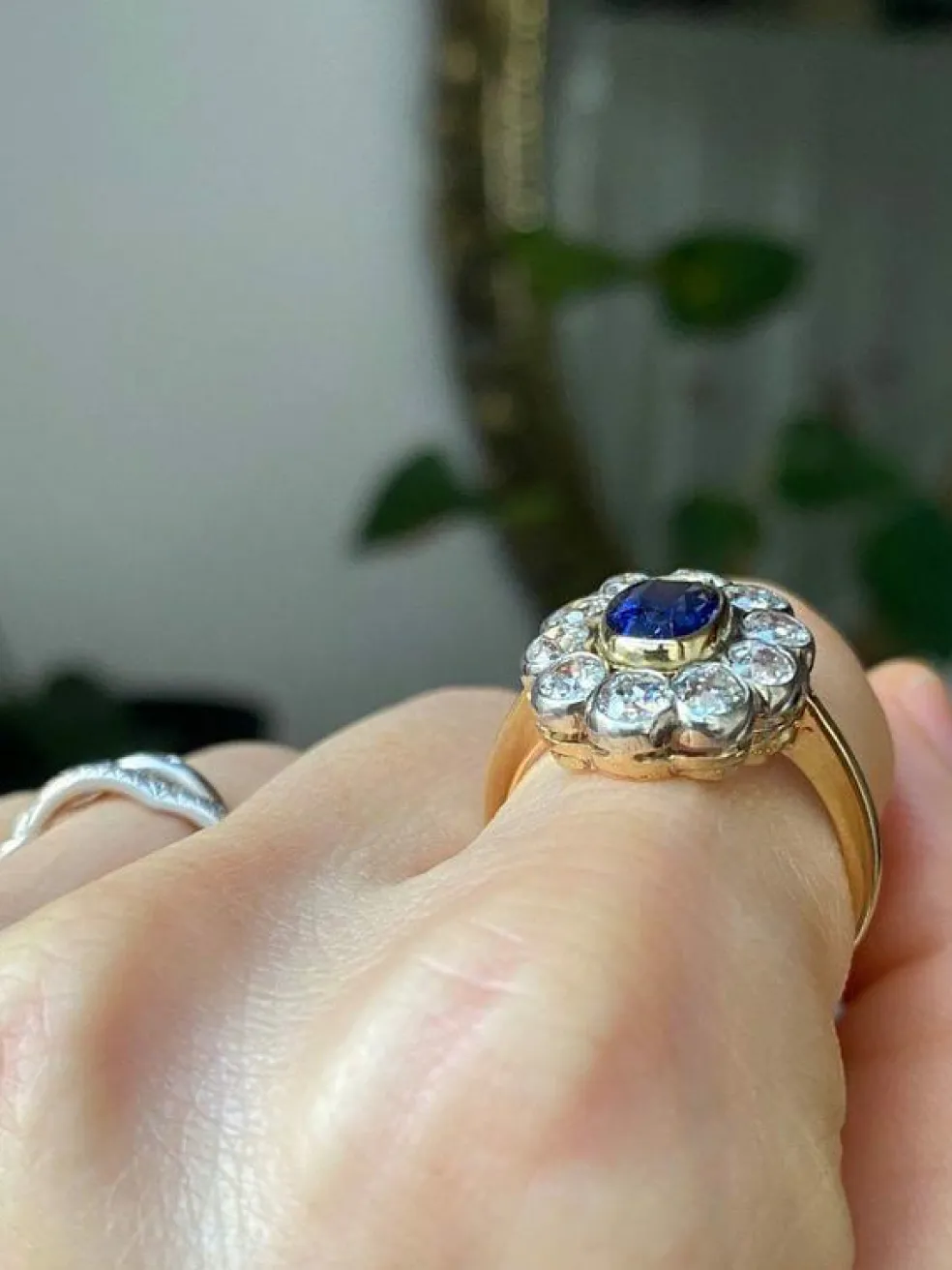 Bague Pompadour ancienne or jaune saphir diamants