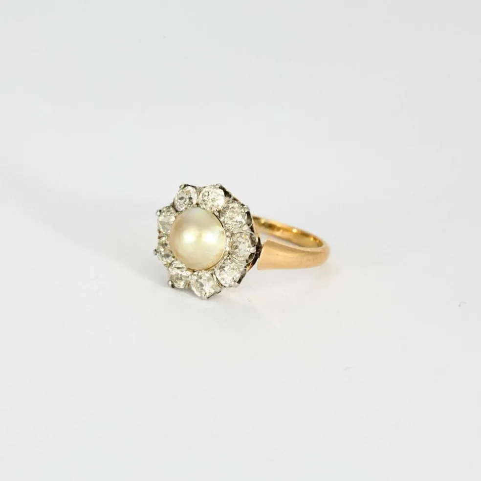 Bague Pompadour ancienne sertie perle et diamants