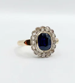Bague pompadour Art Déco or et platine, saphir synthétique de 3,00 carats, diamants taille rose (circa 1920)