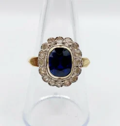 Bague pompadour Art Déco or et platine, saphir synthétique de 3,00 carats, diamants taille rose (circa 1920)