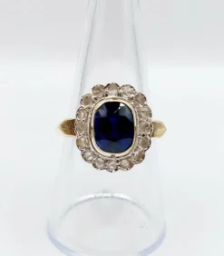 Bague pompadour Art Déco or et platine, saphir synthétique de 3,00 carats, diamants taille rose (circa 1920)