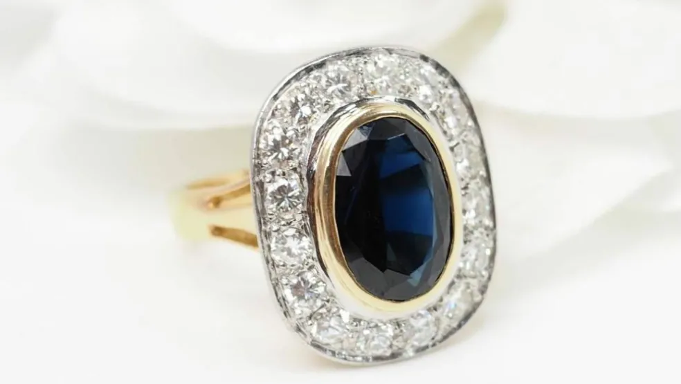 Bague pompadour en or bicolore, saphir et diamants