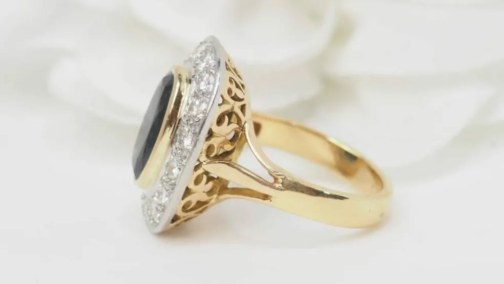 Bague pompadour en or bicolore, saphir et diamants