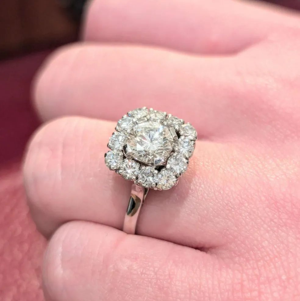 Bague Pompadour en or blanc Platine et diamants