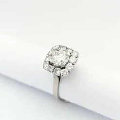 Bague Pompadour en or blanc Platine et diamants
