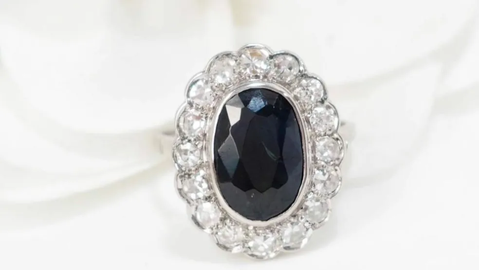 Bague Pompadour en platine saphir et diamants