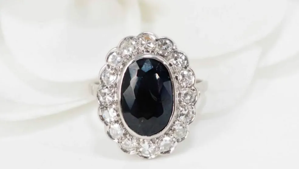 Bague Pompadour en platine saphir et diamants