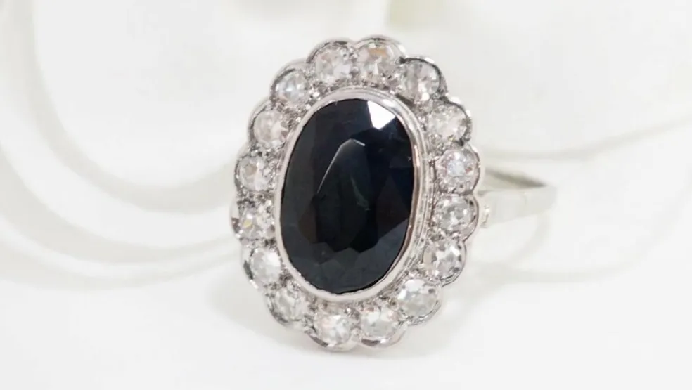 Bague Pompadour en platine saphir et diamants