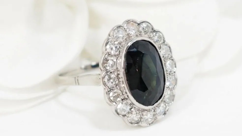 Bague Pompadour en platine saphir et diamants