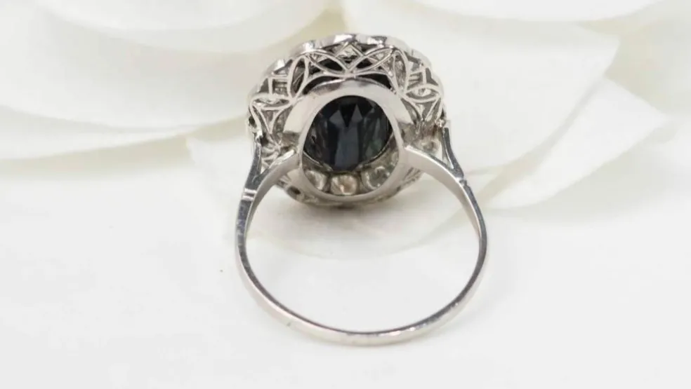 Bague Pompadour en platine saphir et diamants