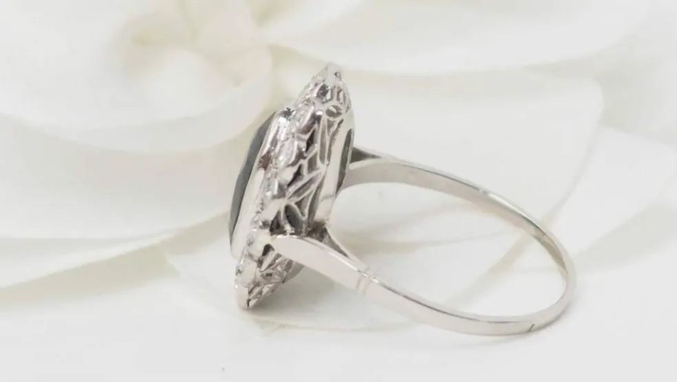 Bague Pompadour en platine saphir et diamants
