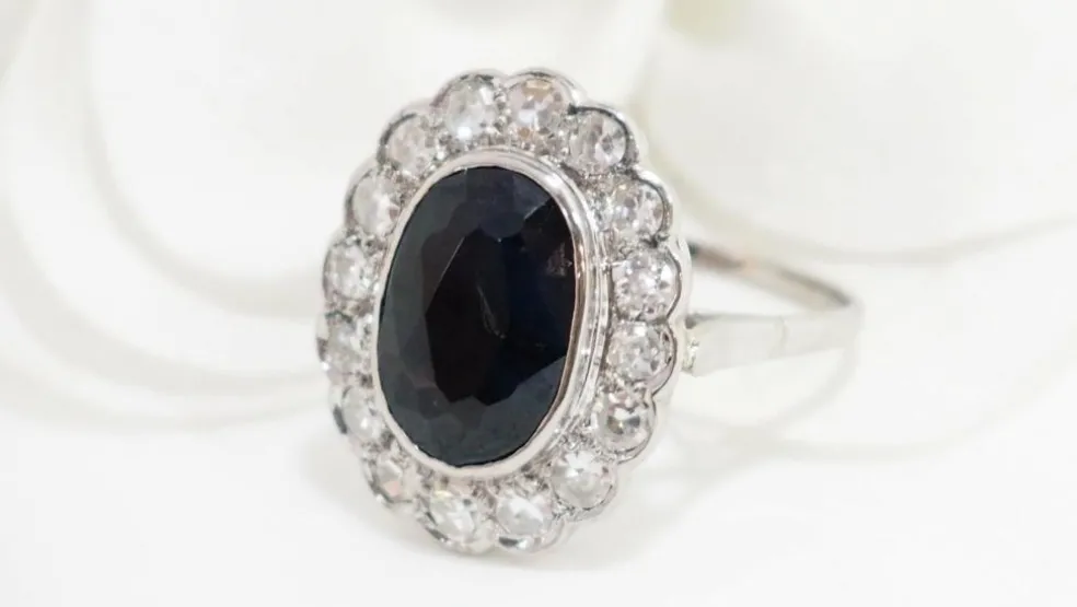 Bague Pompadour en platine saphir et diamants