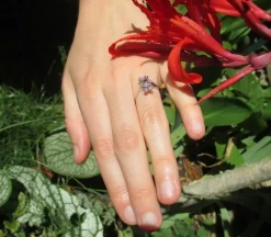 Bague pompadour grenat or blanc