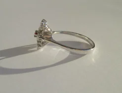 Bague pompadour grenat or blanc