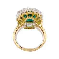 Bague Pompadour émeraude, diamants, platine et or jaune.