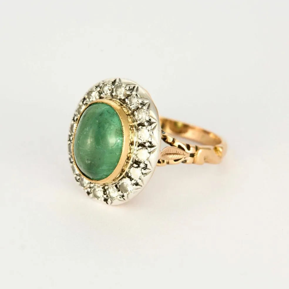 Bague pompadour émeraude en cabochon et diamants