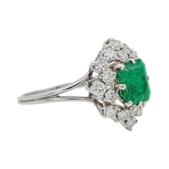 Bague Pompadour Or blanc Emeraude