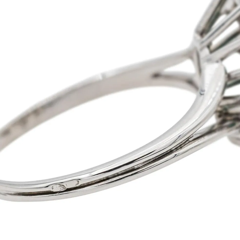 Bague Pompadour Or blanc Emeraude