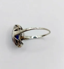 Bague pompadour or blanc et platine, saphir, diamants taille rose (circa 1910)