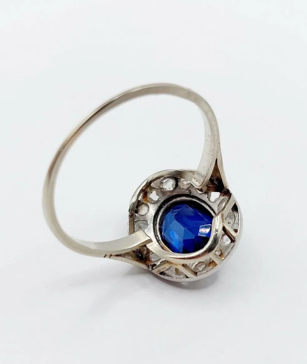 Bague pompadour or blanc et platine, saphir, diamants taille rose (circa 1910)