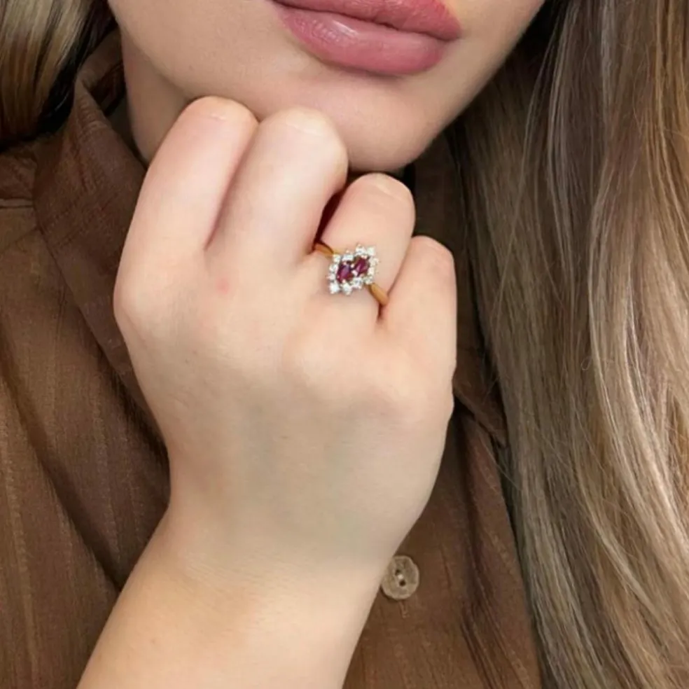 Bague Pompadour or jaune rubis diamants