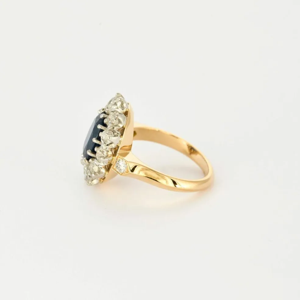 Bague pompadour saphir de 3 carats et diamants.