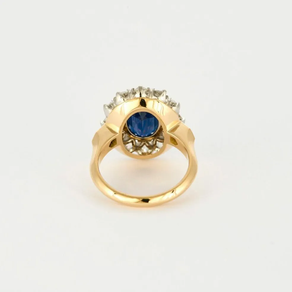 Bague pompadour saphir de 3 carats et diamants.