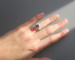 Bague Pompadour saphir vert diamants