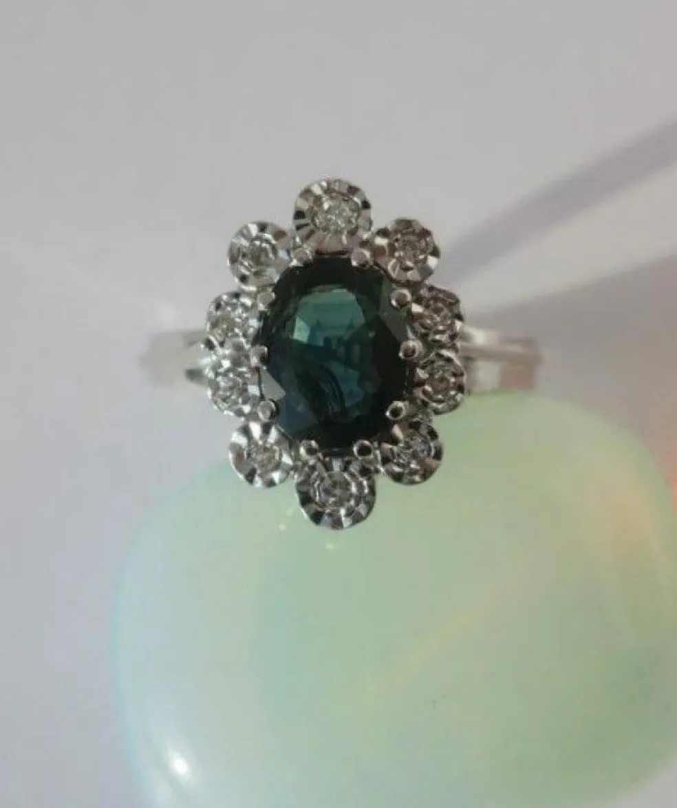 Bague Pompadour saphir vert diamants