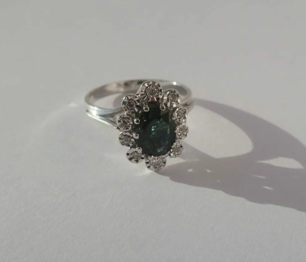 Bague Pompadour saphir vert diamants