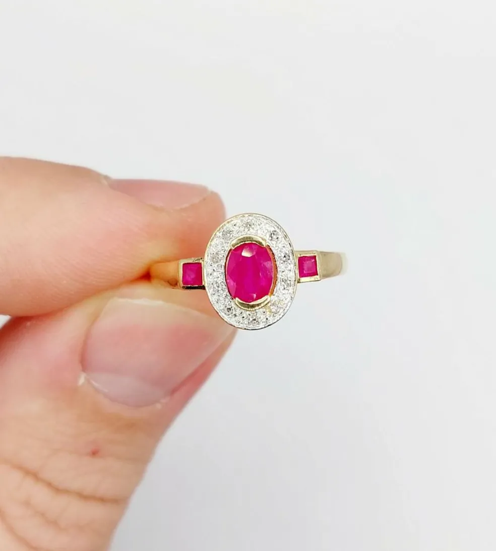 Bague pompadour vintage or jaune, rubis, diamants et de rubis carrés