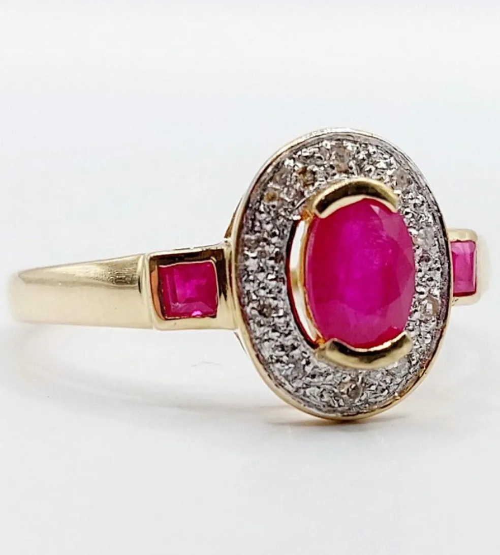 Bague pompadour vintage or jaune, rubis, diamants et de rubis carrés