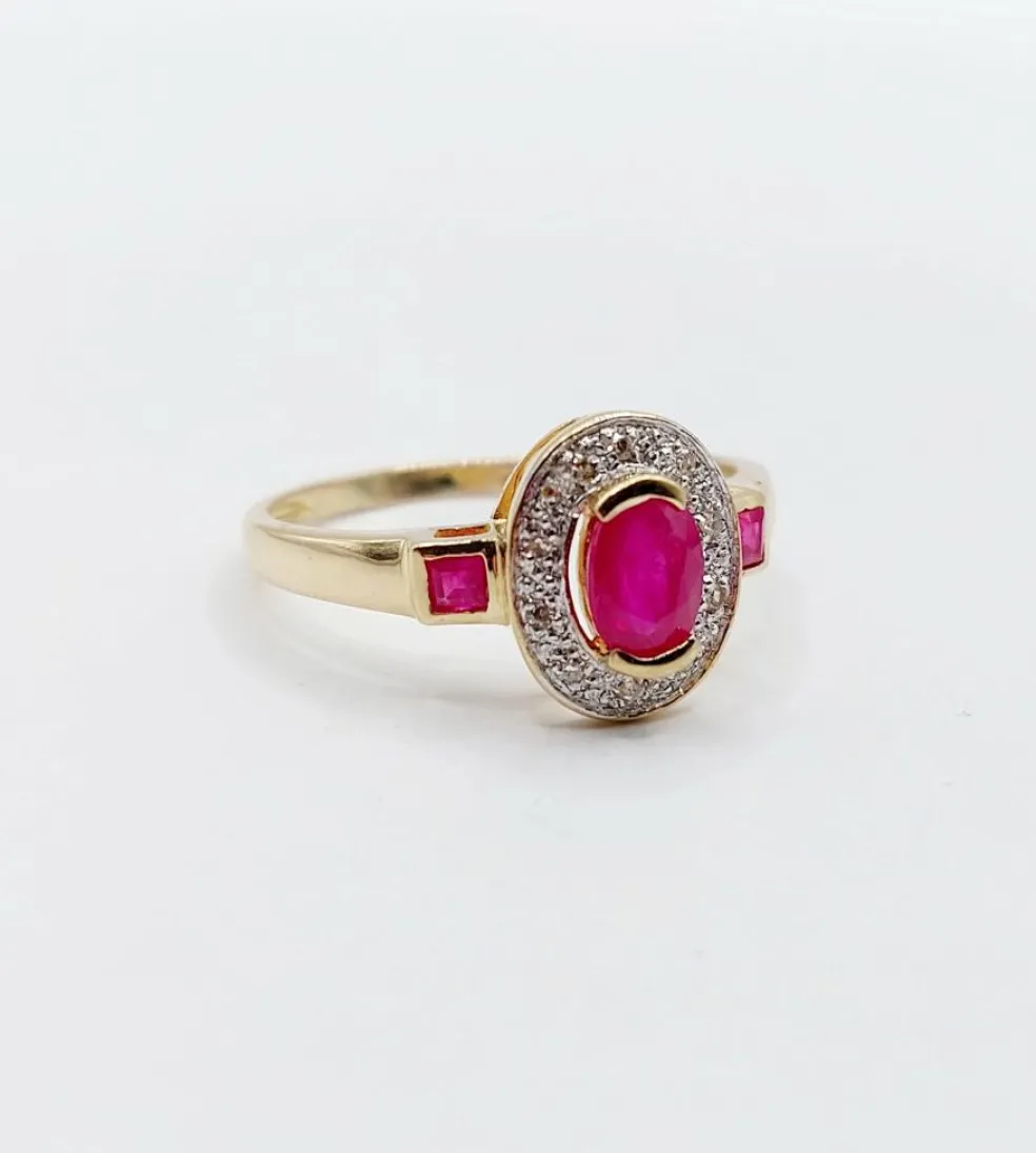 Bague pompadour vintage or jaune, rubis, diamants et de rubis carrés