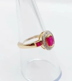 Bague pompadour vintage or jaune, rubis, diamants et de rubis carrés