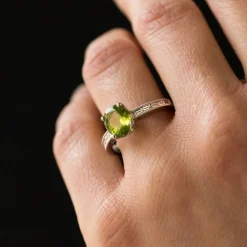 Bague péridot et diamants