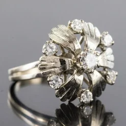 Bague pétales or blanc diamants