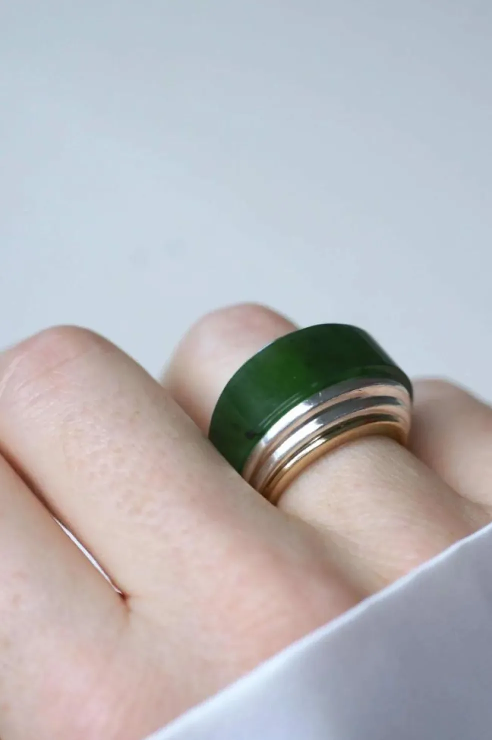 Bague puiforcat par andré vassort jade sur or jaune et argent