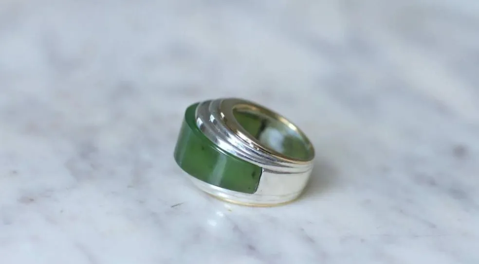 Bague puiforcat par andré vassort jade sur or jaune et argent
