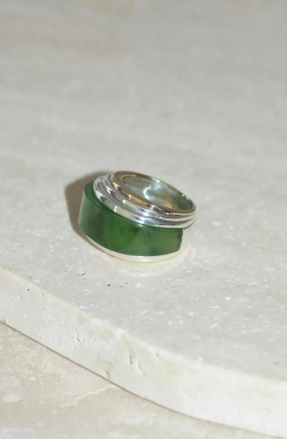 Bague puiforcat par andré vassort jade sur or jaune et argent
