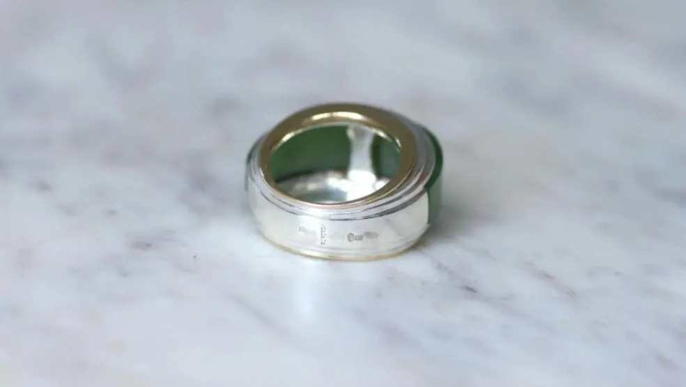Bague puiforcat par andré vassort jade sur or jaune et argent