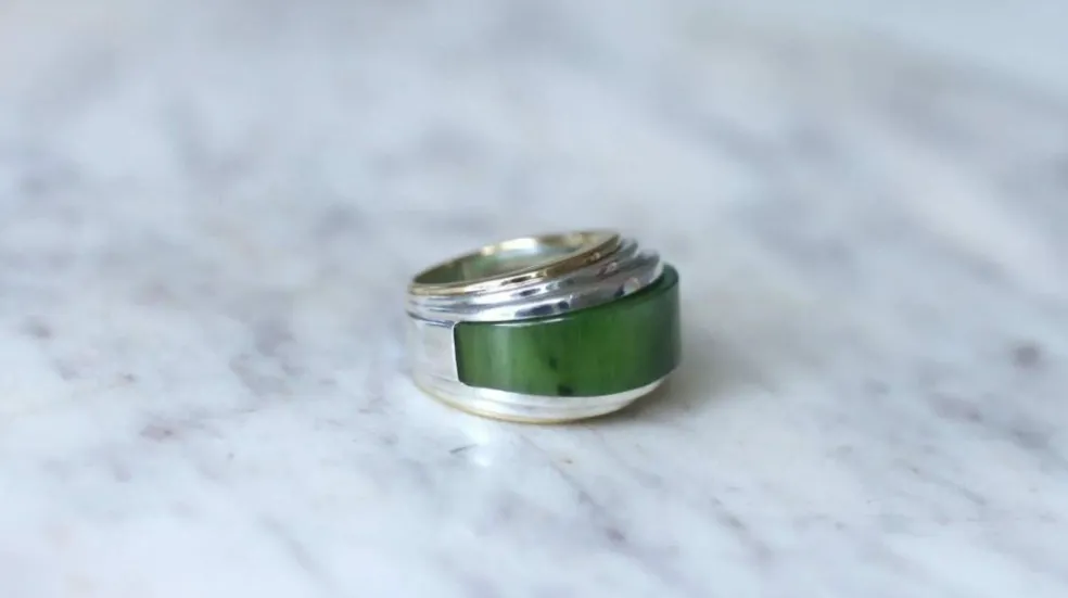 Bague puiforcat par andré vassort jade sur or jaune et argent